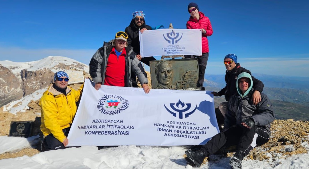 The AHIITA athletes at the "Heydar Peak"