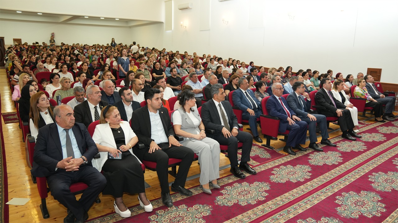 Təhsil sahəsində çalışan ittifaq üzvlərinə hədiyyə kuponları təqdim olunub